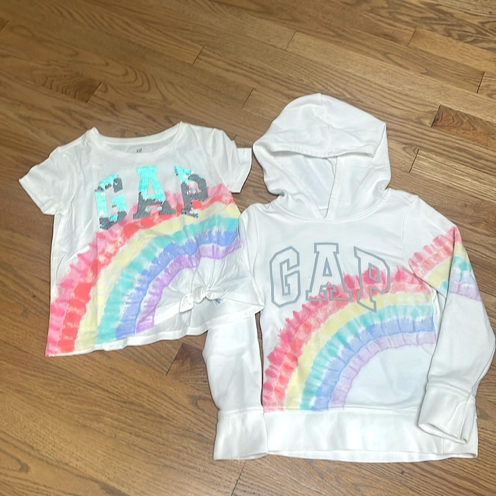 Bundle Gap sweat-shirt and tee-shirt size S (6-7)